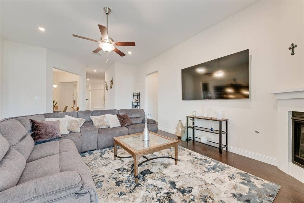 2610 Fawn Valley Avenue, Midlothian, TX 76065 2610 Fawn Valley Avenue, Midlothian, TX 76065