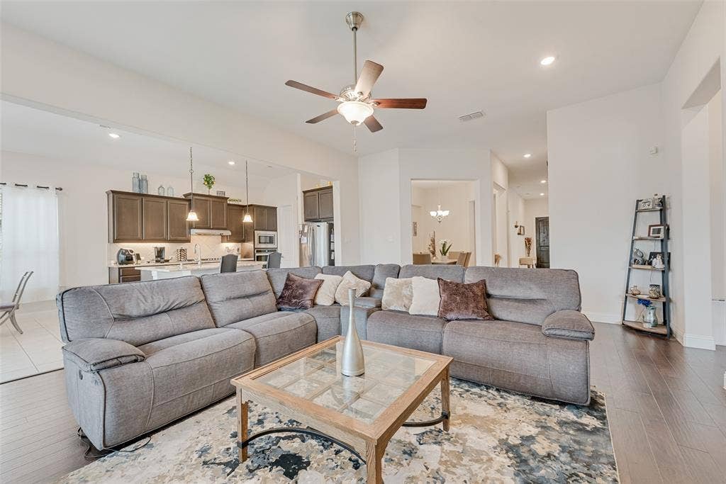 2610 Fawn Valley Avenue, Midlothian, TX 76065 2610 Fawn Valley Avenue, Midlothian, TX 76065