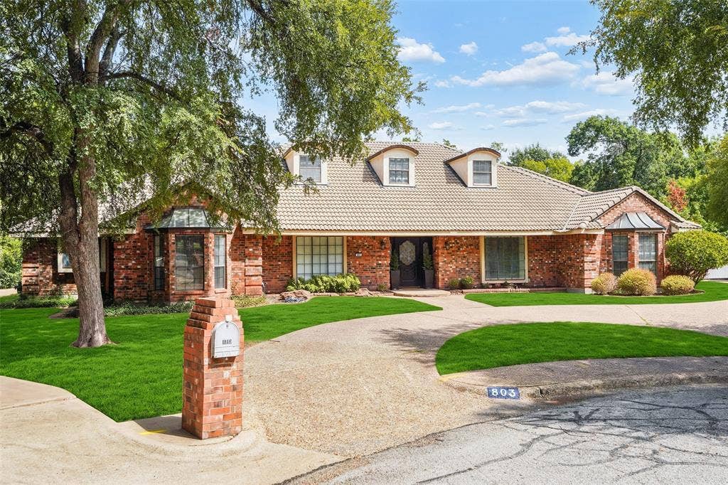 803 Green Tree Court, Duncanville, TX 75137 803 Green Tree Court, Duncanville, TX 75137