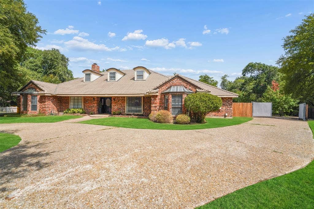 803 Green Tree Court, Duncanville, TX 75137 803 Green Tree Court, Duncanville, TX 75137