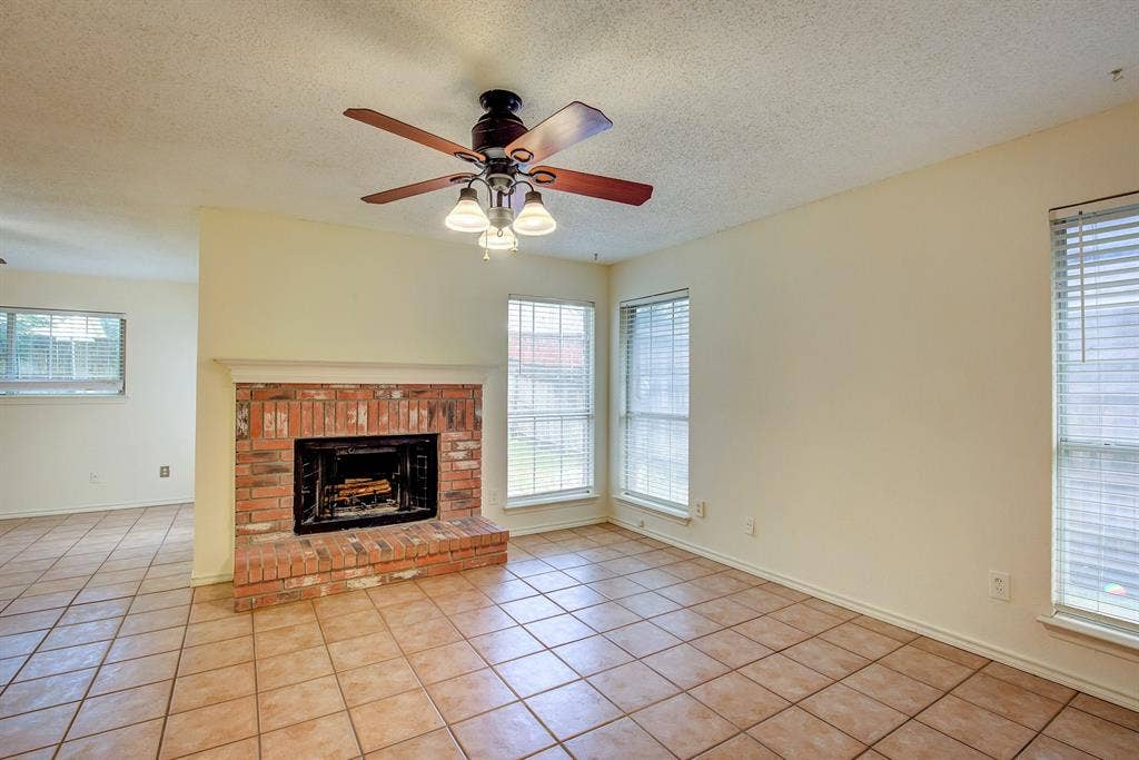 230 Brittany Drive, Euless, TX 76039 230 Brittany Drive, Euless, TX 76039