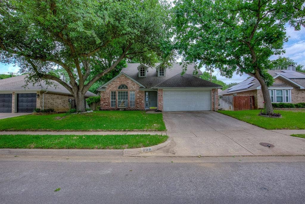 230 Brittany Drive, Euless, TX 76039 230 Brittany Drive, Euless, TX 76039