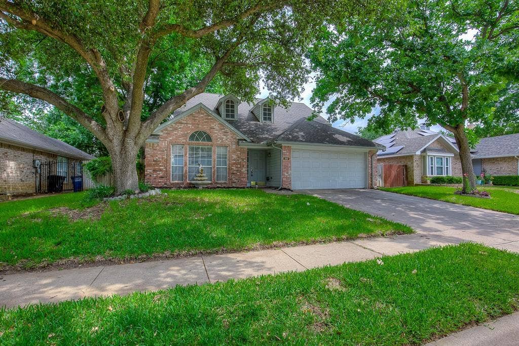 230 Brittany Drive, Euless, TX 76039 230 Brittany Drive, Euless, TX 76039