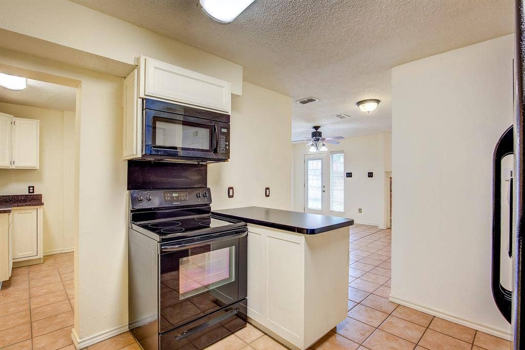 230 Brittany Drive, Euless, TX 76039 230 Brittany Drive, Euless, TX 76039