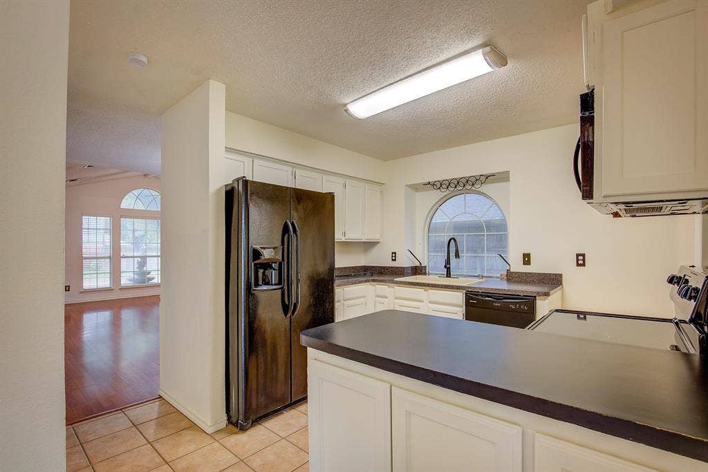 230 Brittany Drive, Euless, TX 76039 230 Brittany Drive, Euless, TX 76039