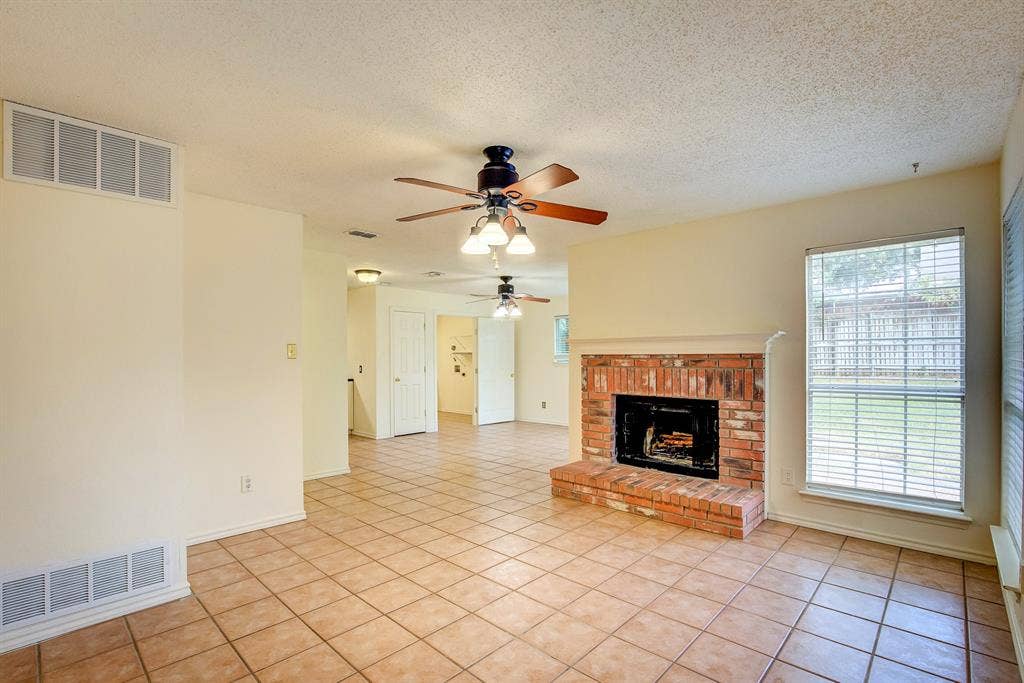 230 Brittany Drive, Euless, TX 76039 230 Brittany Drive, Euless, TX 76039
