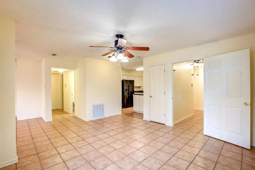 230 Brittany Drive, Euless, TX 76039 230 Brittany Drive, Euless, TX 76039