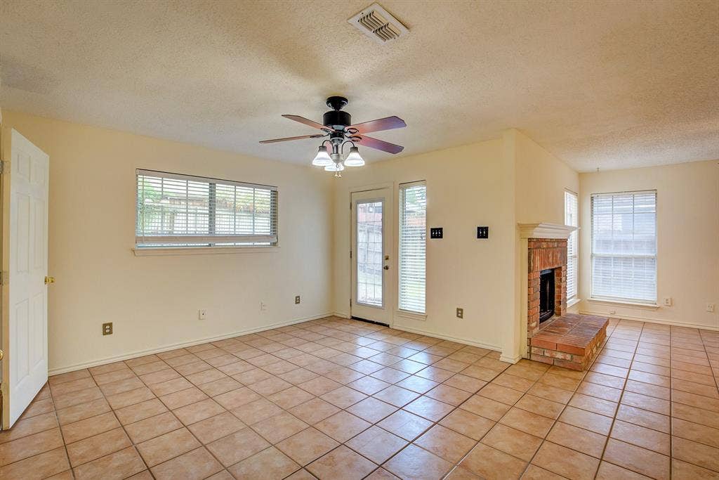 230 Brittany Drive, Euless, TX 76039 230 Brittany Drive, Euless, TX 76039