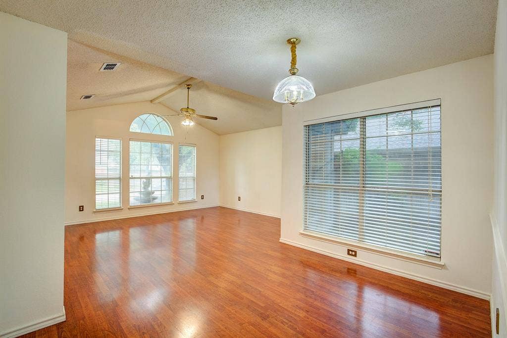 230 Brittany Drive, Euless, TX 76039 230 Brittany Drive, Euless, TX 76039