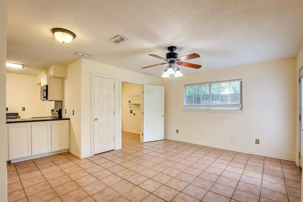 230 Brittany Drive, Euless, TX 76039 230 Brittany Drive, Euless, TX 76039