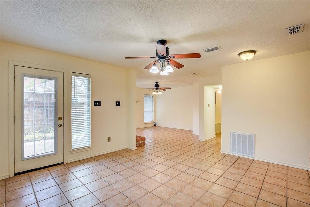 230 Brittany Drive, Euless, TX 76039 230 Brittany Drive, Euless, TX 76039