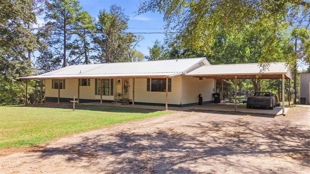 16730 E FM 16, Winona, TX 75792