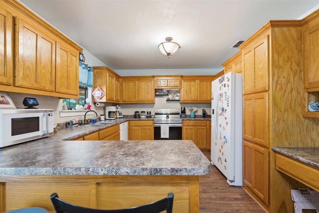 16730 E FM 16, Winona, TX 75792