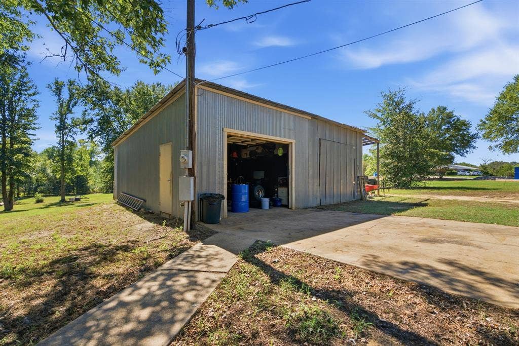 16730 E FM 16, Winona, TX 75792