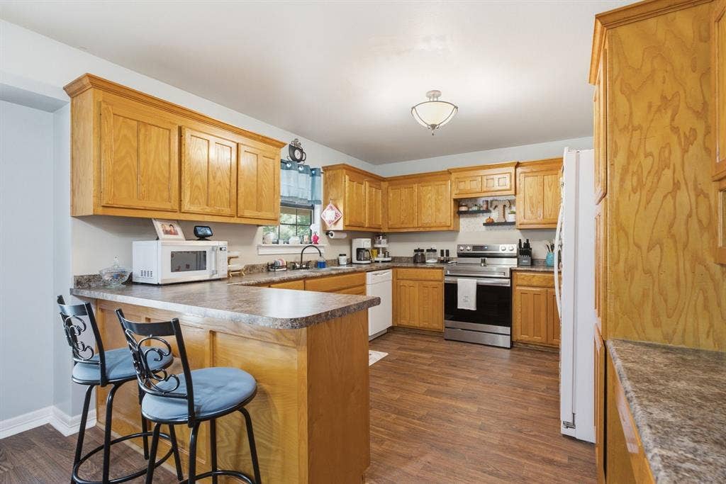 16730 E FM 16, Winona, TX 75792