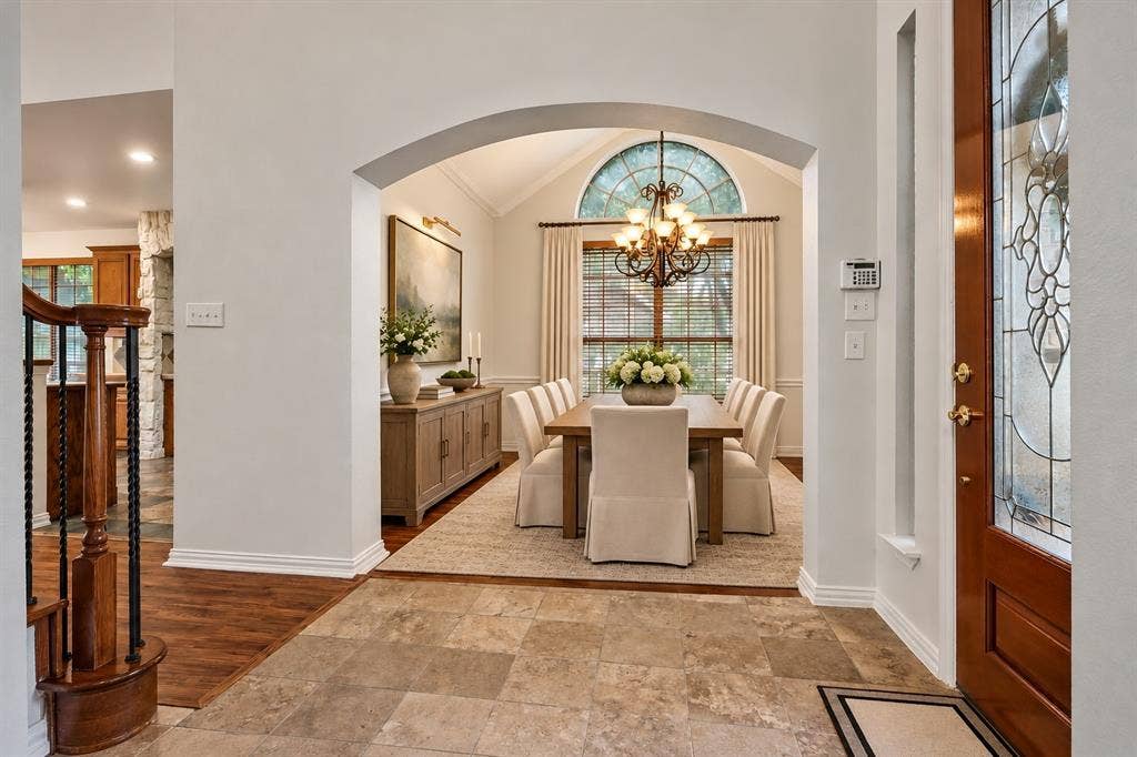 3736 Boxwood Drive, Grand Prairie, TX 75052 VIRTUALLY STAGED