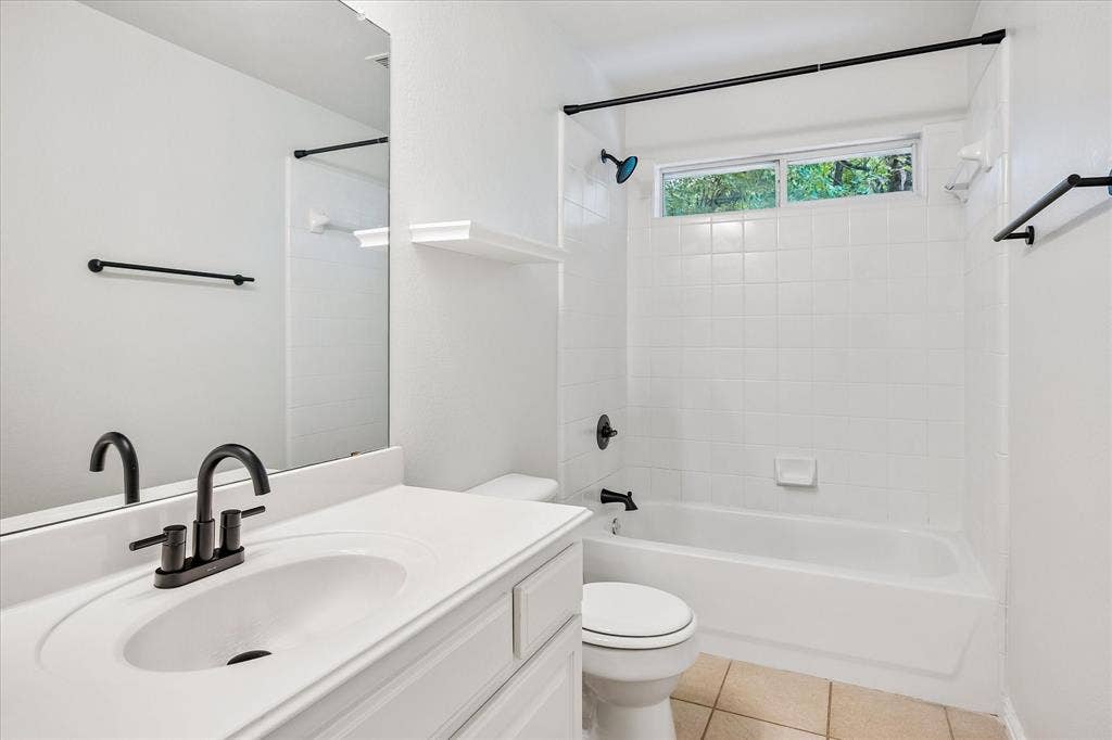 3736 Boxwood Drive, Grand Prairie, TX 75052 3736 Boxwood Drive, Grand Prairie, TX 75052