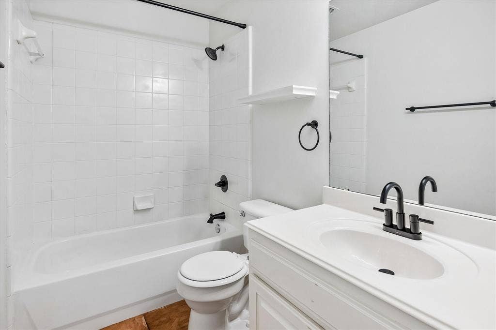 3736 Boxwood Drive, Grand Prairie, TX 75052 3736 Boxwood Drive, Grand Prairie, TX 75052