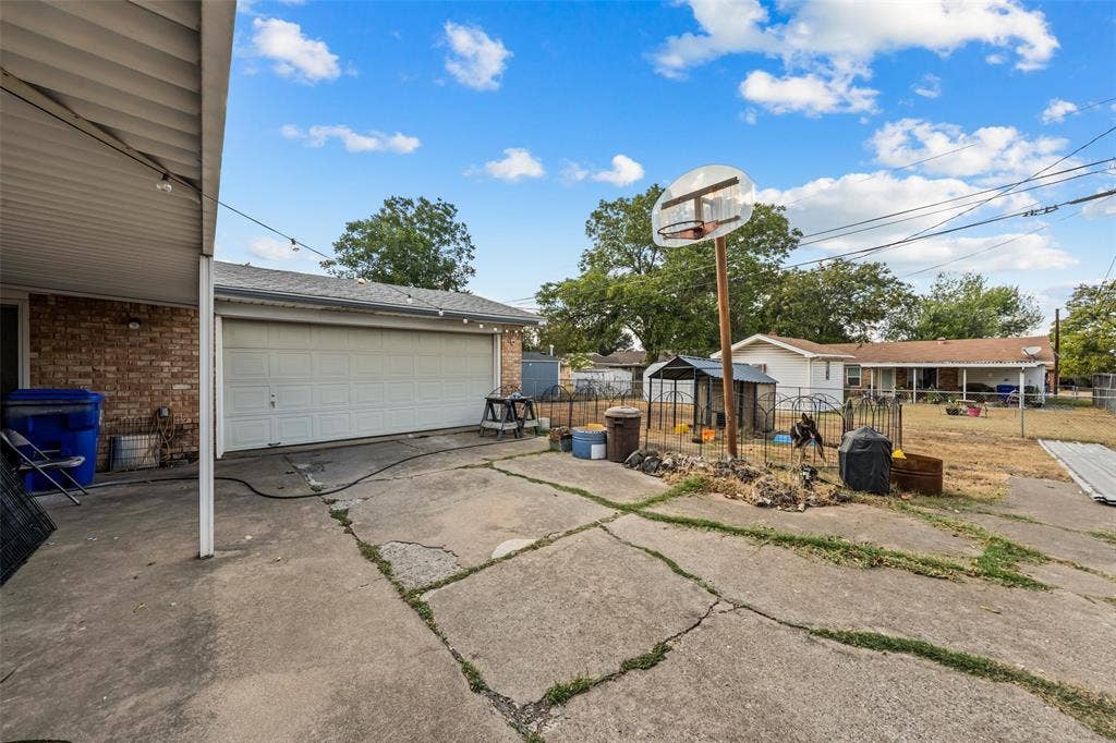 6313 May Drive, Waco, TX 76710 6313 May Drive, Waco, TX 76710