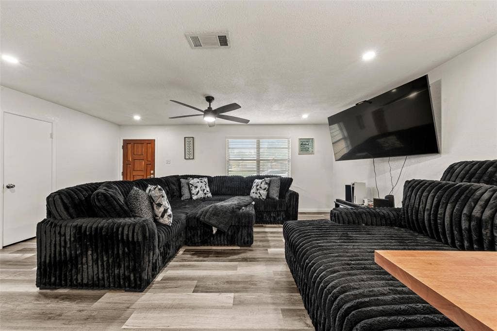 6313 May Drive, Waco, TX 76710 6313 May Drive, Waco, TX 76710