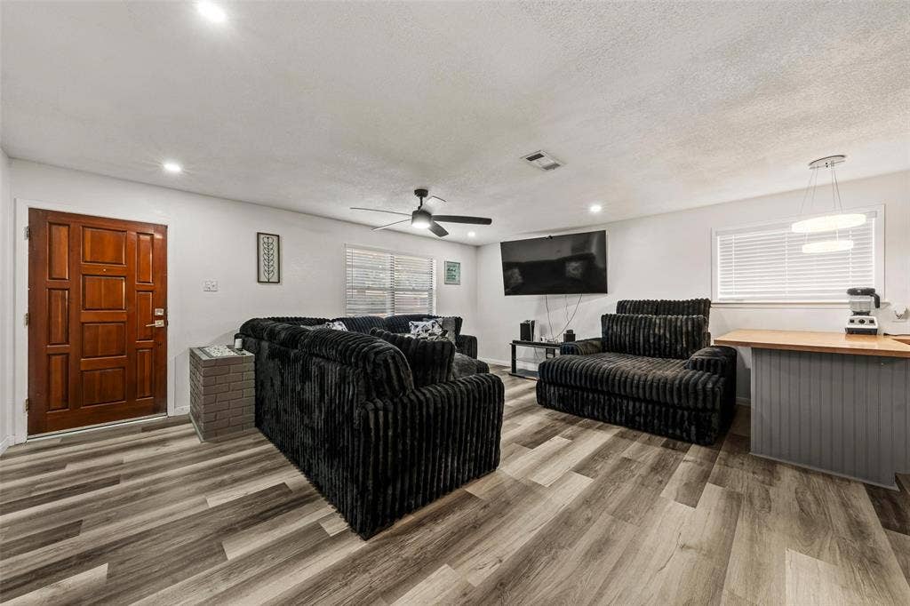 6313 May Drive, Waco, TX 76710 6313 May Drive, Waco, TX 76710