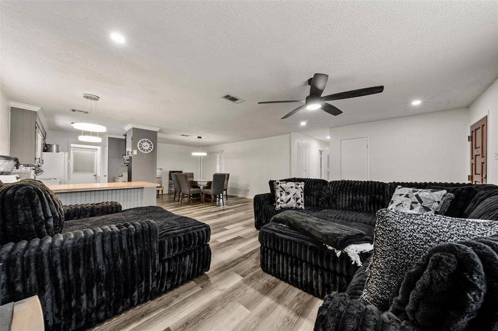 6313 May Drive, Waco, TX 76710 6313 May Drive, Waco, TX 76710