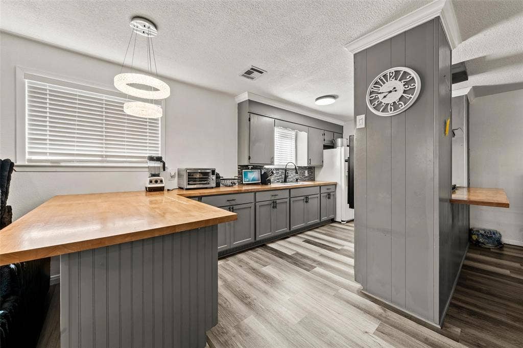 6313 May Drive, Waco, TX 76710 6313 May Drive, Waco, TX 76710
