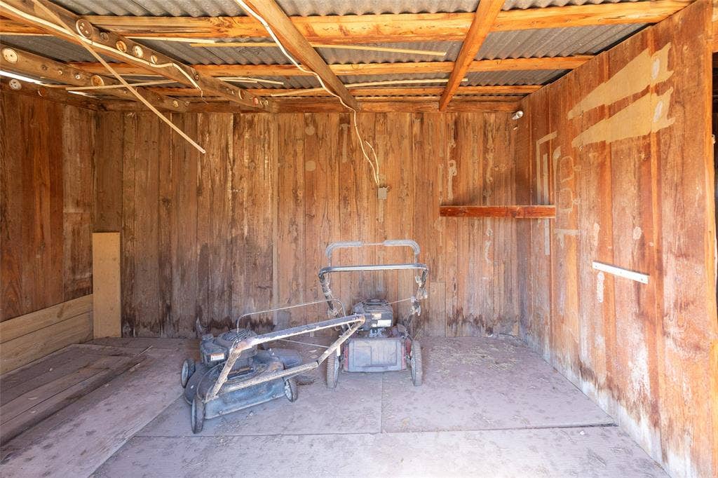 221 NW Avenue J, Hamlin, TX 79520