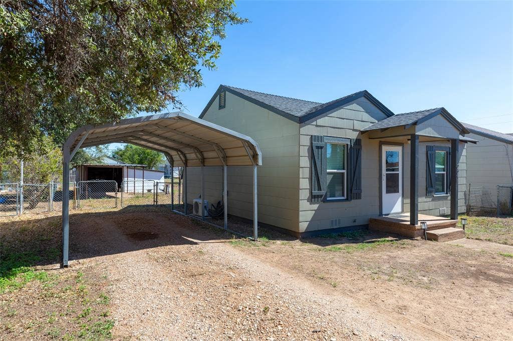221 NW Avenue J, Hamlin, TX 79520