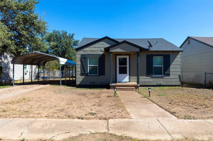 Property photo for 221 NW Avenue J, Hamlin, TX