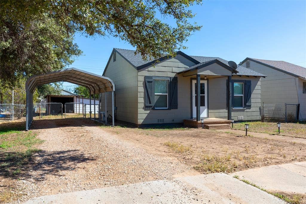 221 NW Avenue J, Hamlin, TX 79520
