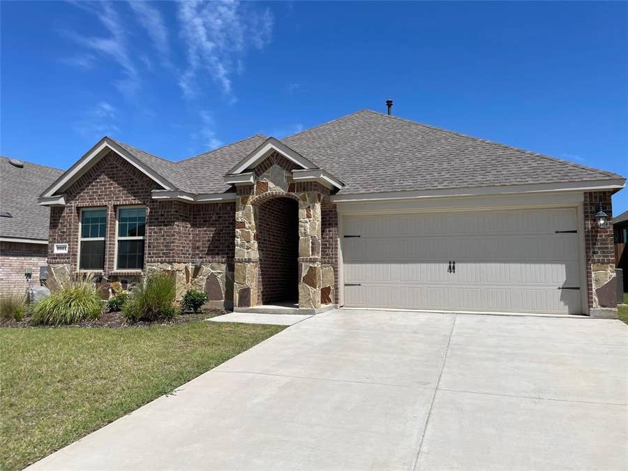 Property photo for 9901 Autumn Leaves Lane, Aubrey, TX