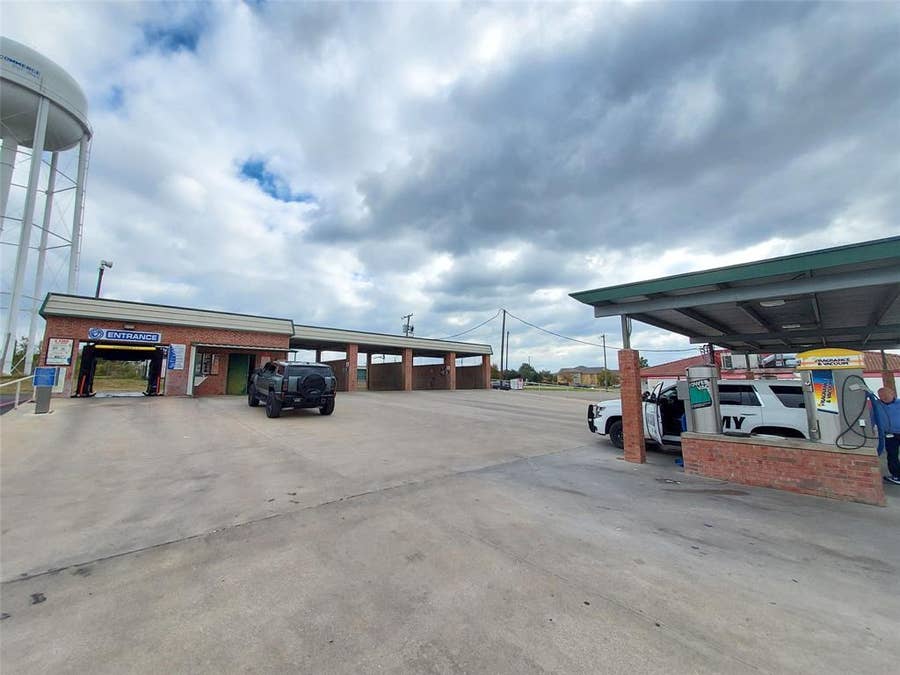 Property photo for 2553 Mangum Street, Commerce, TX