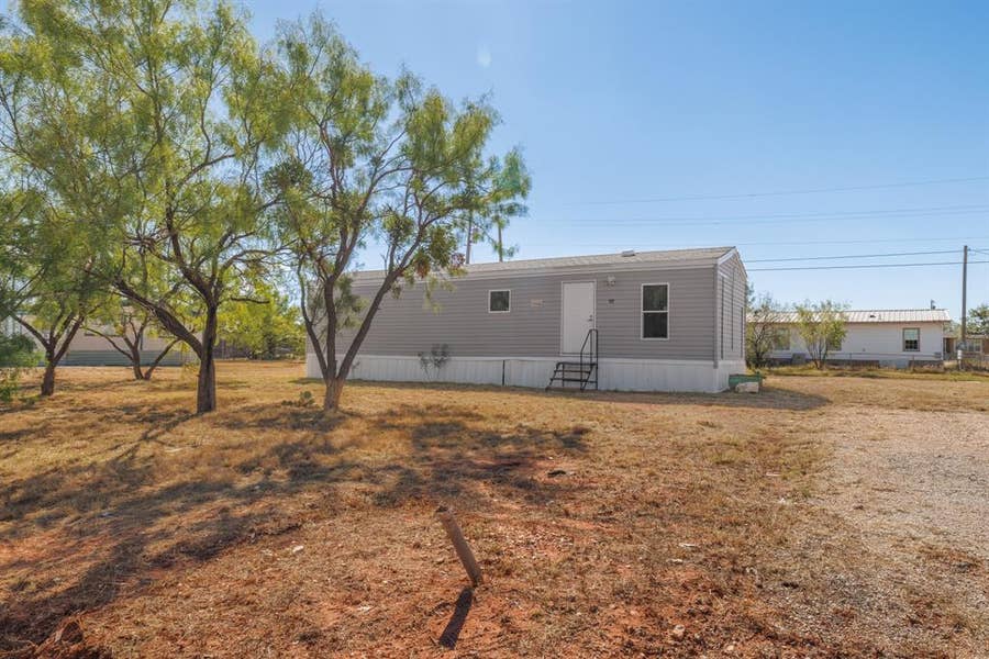 Property photo for 117 Seminole Street, Tye, TX