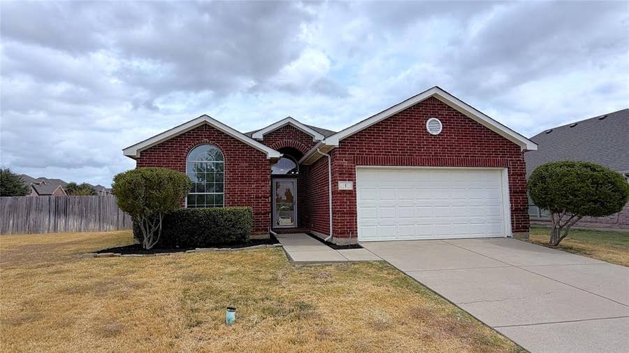 Property photo for 1 Sable Creek Boulevard, Sanger, TX