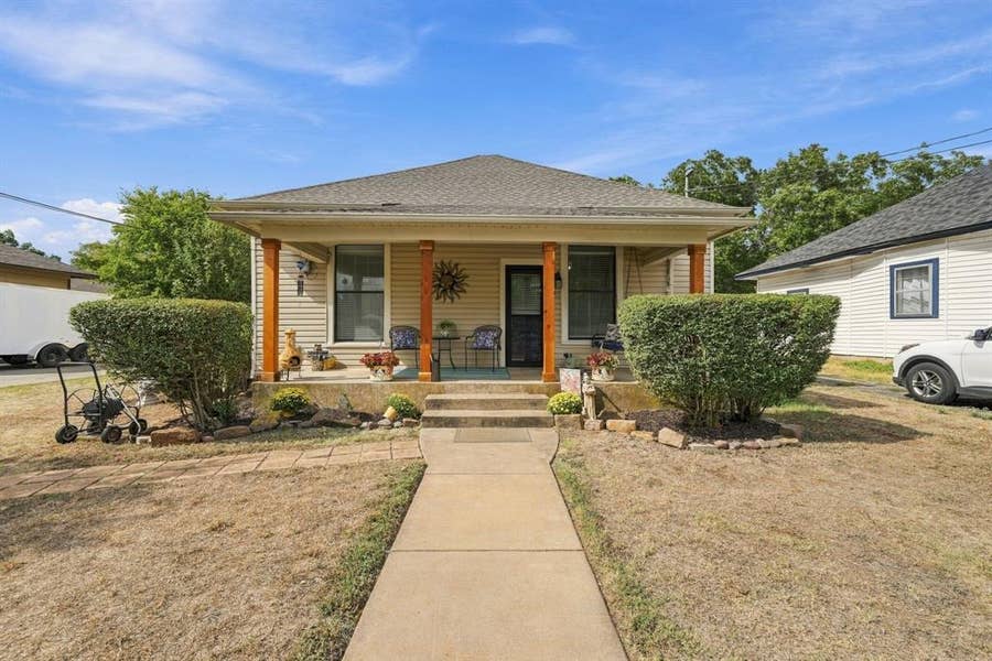 Property photo for 311 N Pendell Avenue, Cleburne, TX