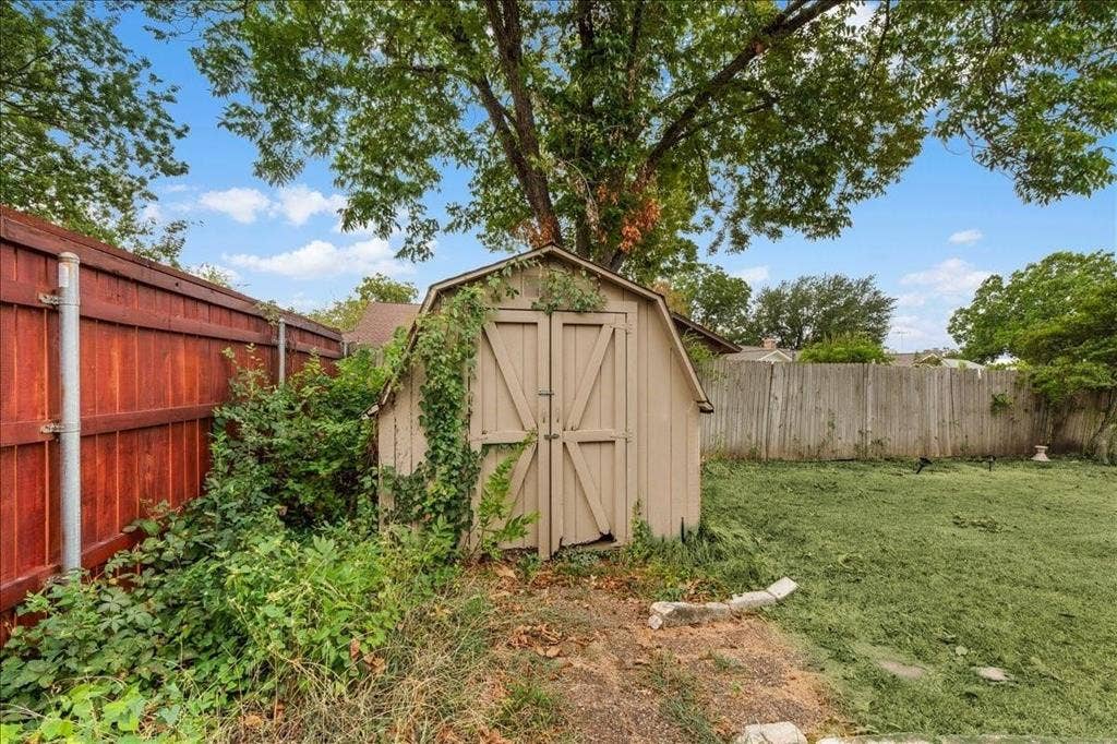 8933 Kincaid Drive, Benbrook, TX 76116 8933 Kincaid Drive, Benbrook, TX 76116