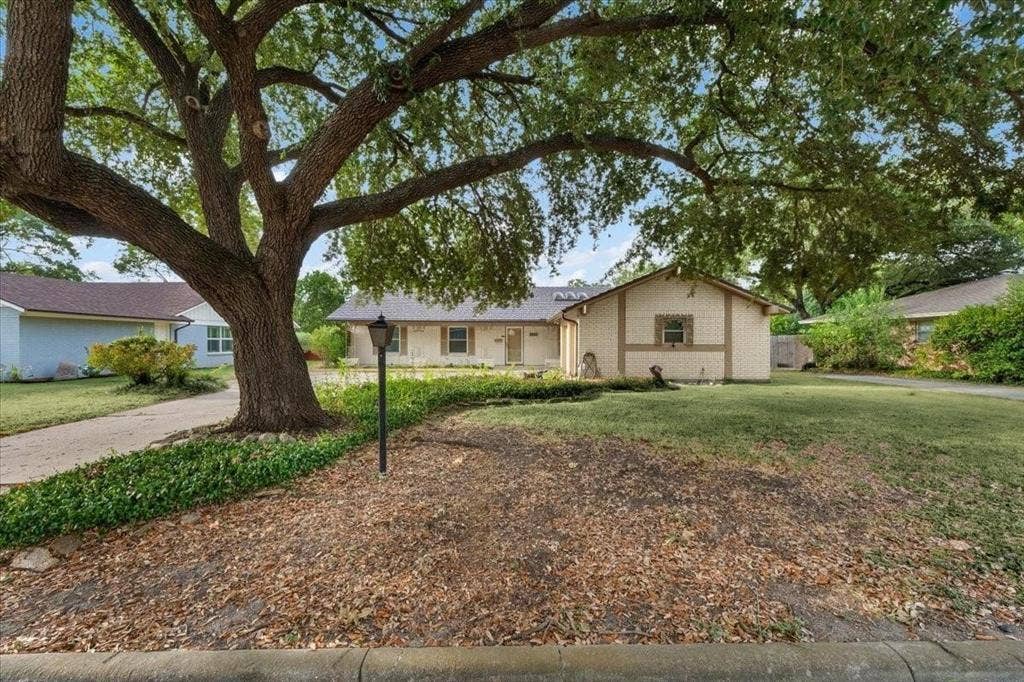 8933 Kincaid Drive, Benbrook, TX 76116 8933 Kincaid Drive, Benbrook, TX 76116