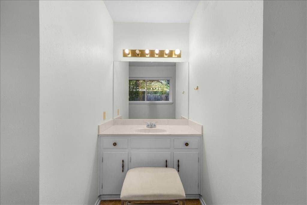 8933 Kincaid Drive, Benbrook, TX 76116 8933 Kincaid Drive, Benbrook, TX 76116