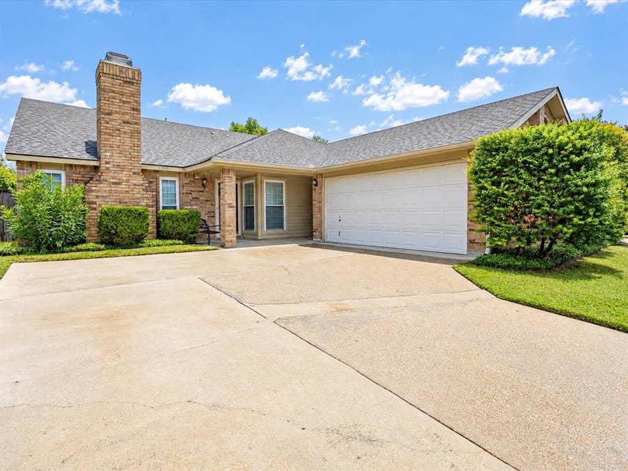 Property photo for 1705 Sandy Point Court, Arlington, TX