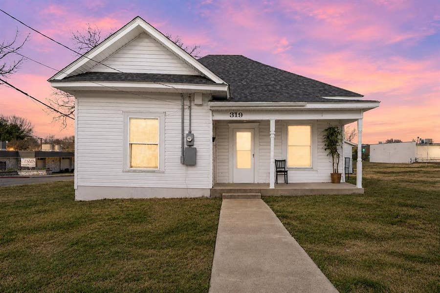Property photo for 319 Mckinney Street, Mesquite, TX