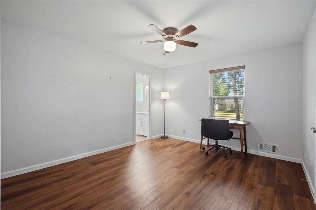 5221 Elkridge Drive, Dallas, TX 75227 Guest bedroom
