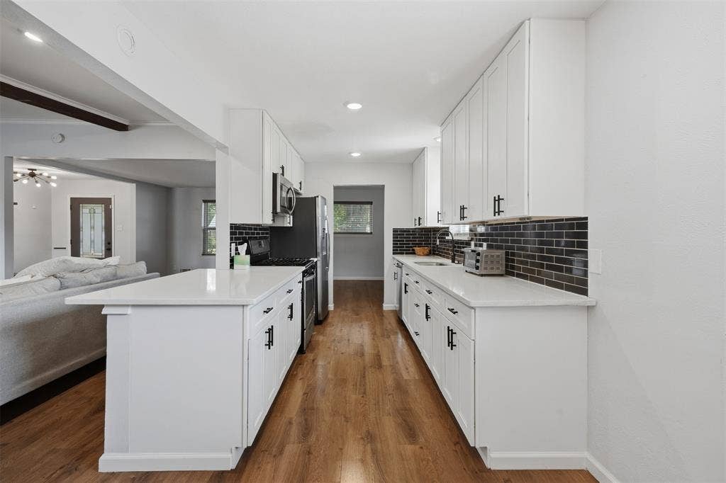 5221 Elkridge Drive, Dallas, TX 75227 5221 Elkridge Drive, Dallas, TX 75227