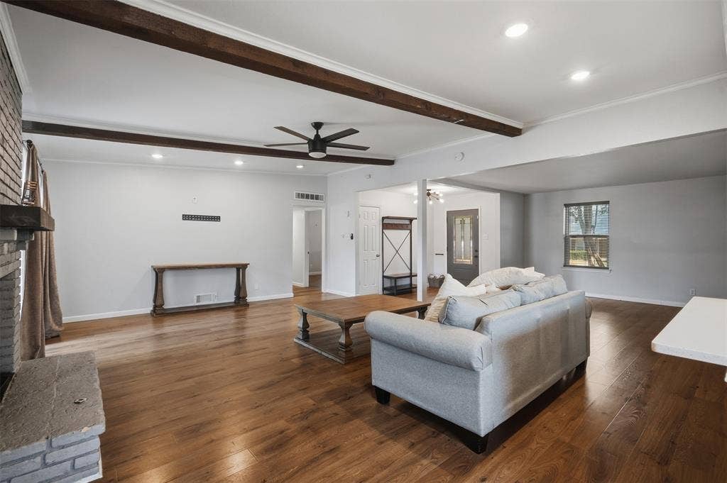 5221 Elkridge Drive, Dallas, TX 75227 5221 Elkridge Drive, Dallas, TX 75227