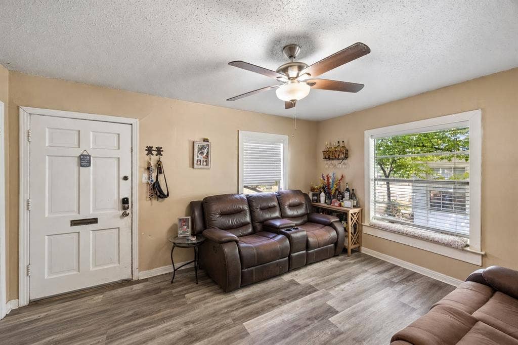 2928 Aster Street, Dallas, TX 75211 left side of duplex