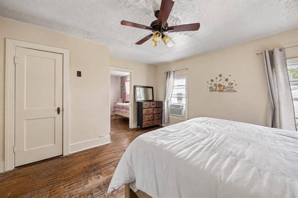2928 Aster Street, Dallas, TX 75211 left side of duplex