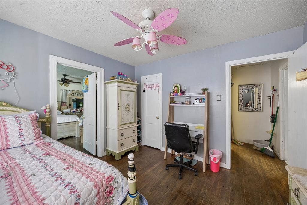 2928 Aster Street, Dallas, TX 75211 left side of duplex