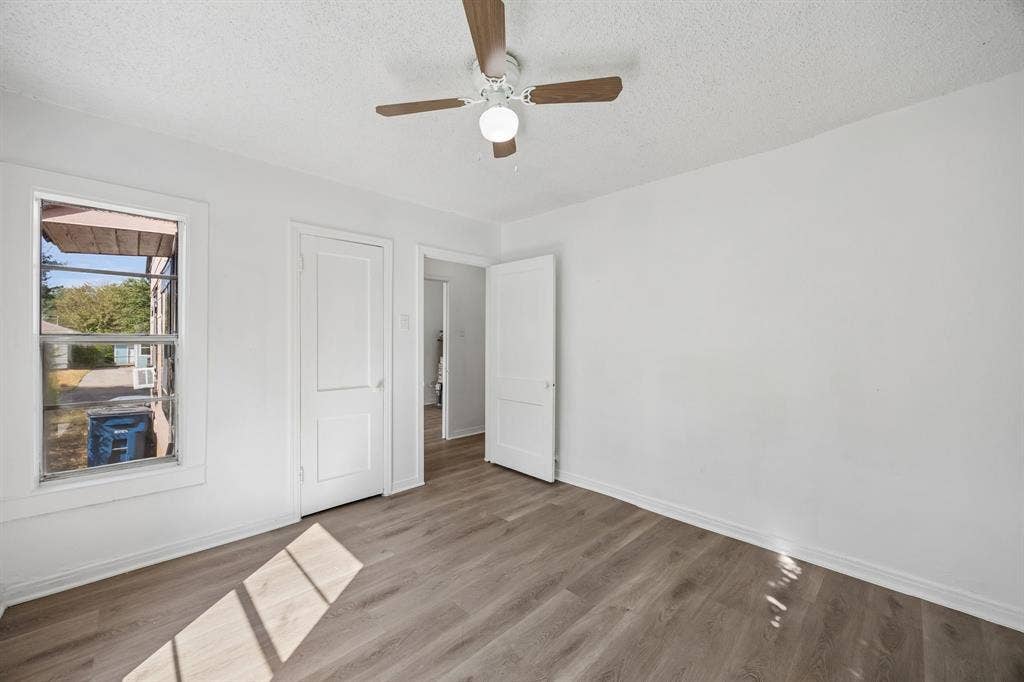 2928 Aster Street, Dallas, TX 75211 Right side of duplex