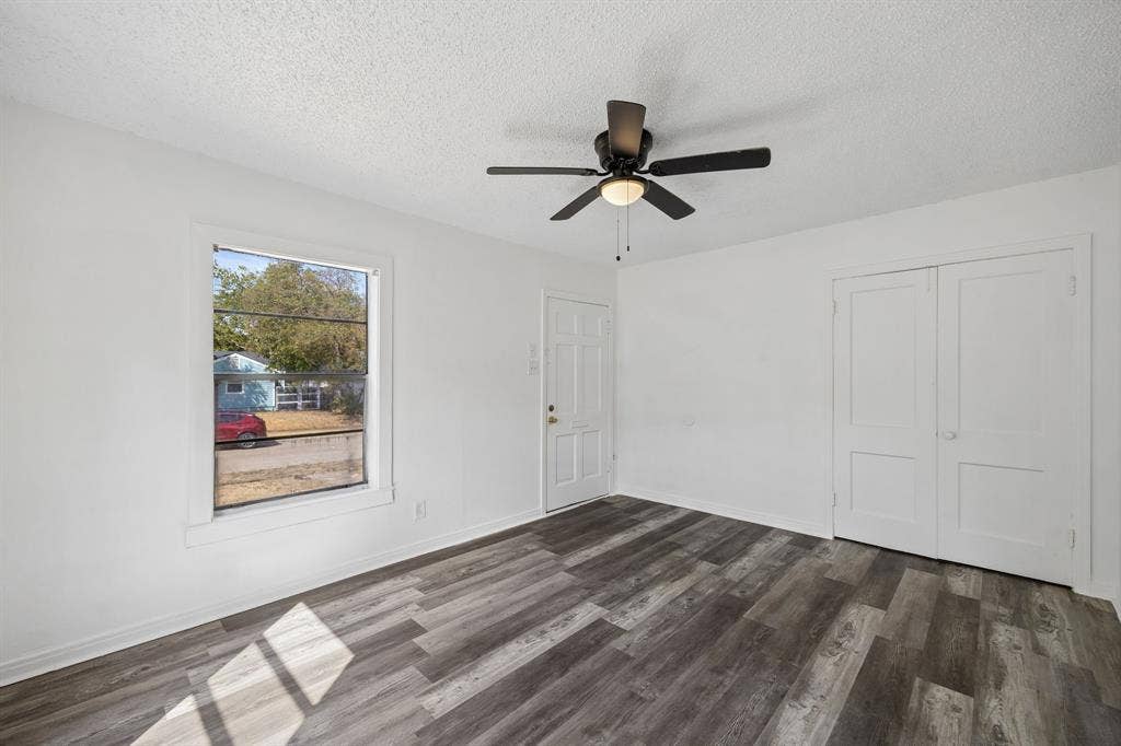 2928 Aster Street, Dallas, TX 75211 Right side of duplex