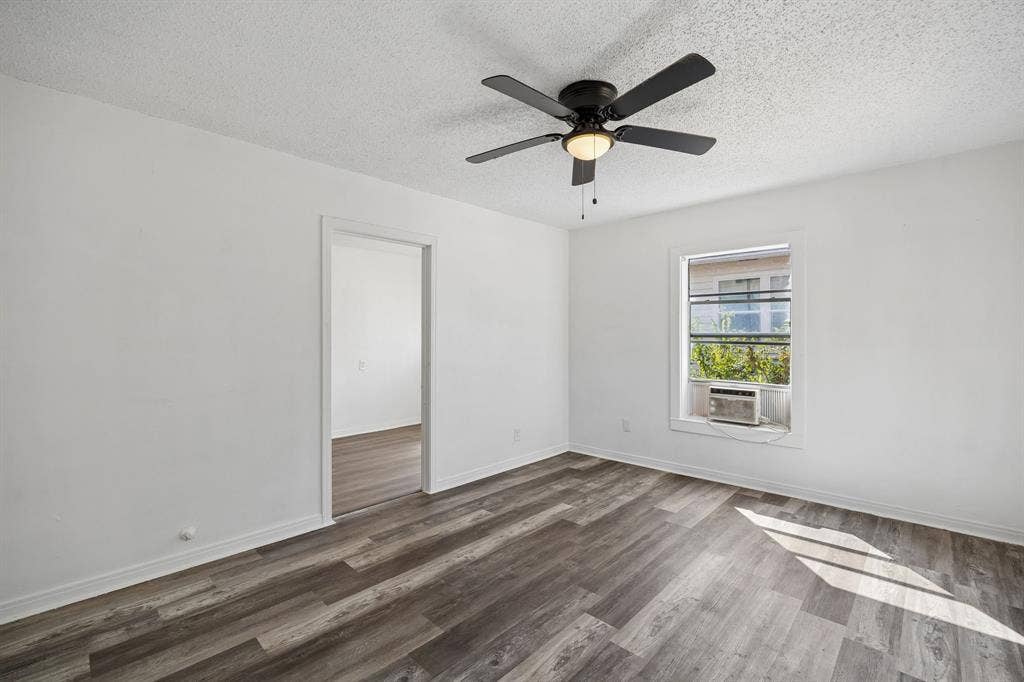 2928 Aster Street, Dallas, TX 75211 Right side of duplex